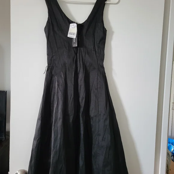 Dress - Picture 2 of 3